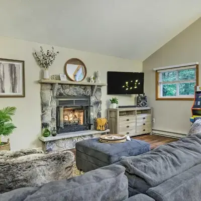Charming Albrightsville Home with Gas Fire Pit!