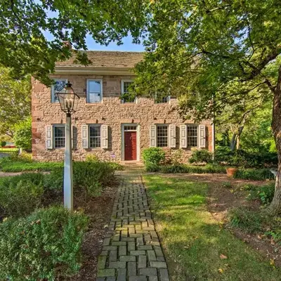 Beautiful Historic House In Amish Country