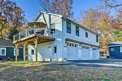 Gallery image of Modern Mohican Lake Abode with Fire Pit and Views in Glen Spey