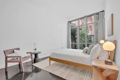 Gallery image of Waverly Lane by Rove Travel - Chelsea Apt with Balcony in New York