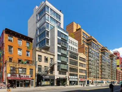 Gallery image of Waverly Lane by Rove Travel - Chelsea Apt with Balcony in New York