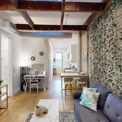 Chic Penthouse with bus stop at doorstep - 15 Minutes to NYC