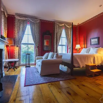 Cromwell Manor Inn