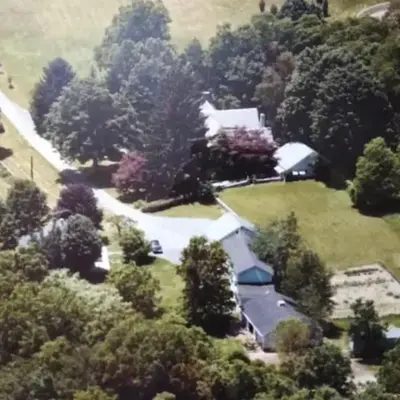 Private Lakeview Cottage and 2 Farmhouse Apartments near Rt 80 easy to NYC