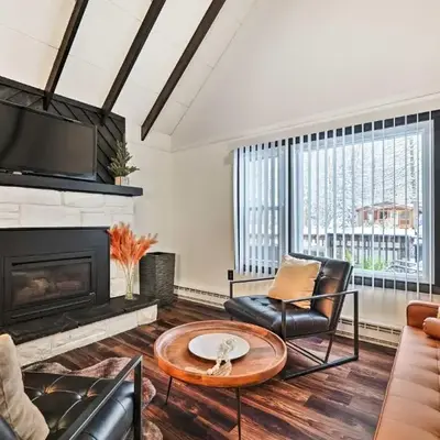 Pet-Friendly Cabin in Pocono Lake!