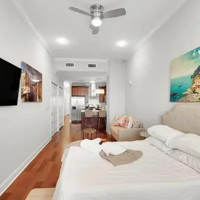 XL Studio - Studio with Pool & Scenic Rooftop