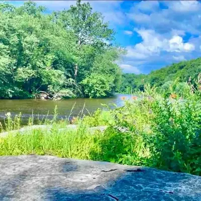Scenic Views & River Access