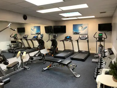 a gym with several treadmills and exercise bikes at Modern 3BR Townhouse Near Kalahari, Aquatopia & Great Wolf in Tannersville