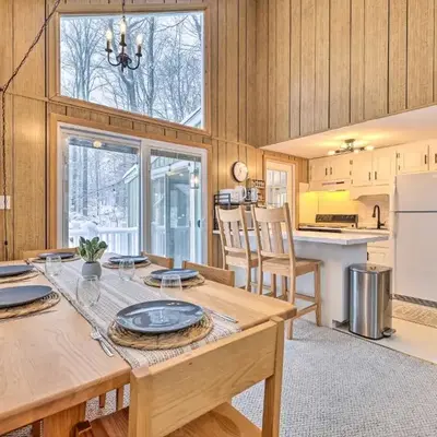 1 Block to Lake Poconos Getaway with Fire Pit!