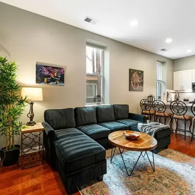 Large 3 bdrm apt