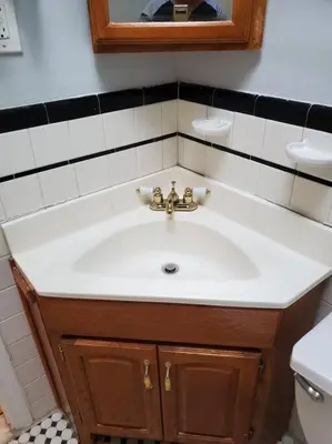 a bathroom with a sink and a mirror at Cozy 2-bedroom Apartment in Philadelphia