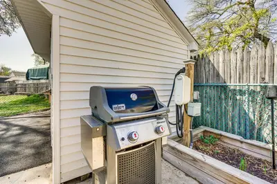 a barbecue grill sitting outside of a house at New Jersey Abode - Near Theme Parks, Walk to Beach in Keansburg