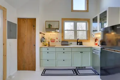Gallery image of Cozy Catskills Tiny Home about 3 Mi to Bethel Woods! in Swan Lake