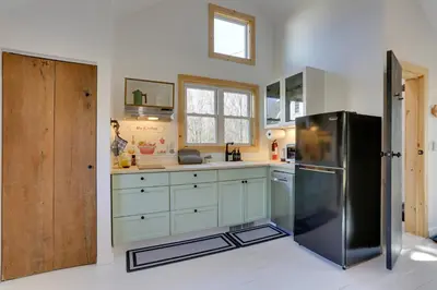 Gallery image of Cozy Catskills Tiny Home about 3 Mi to Bethel Woods! in Swan Lake