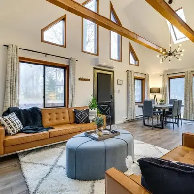 Poconos Chalet with Lake and Pool Access!