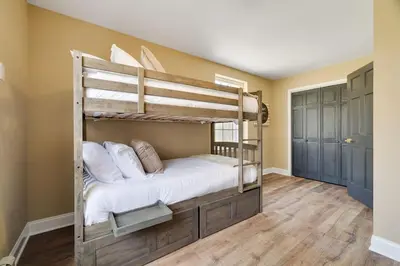 a bedroom with a bunk bed in a room at Luxe Lrg Pocono House for 18 Hot Tub/Gameroom/Pool in Kunkletown
